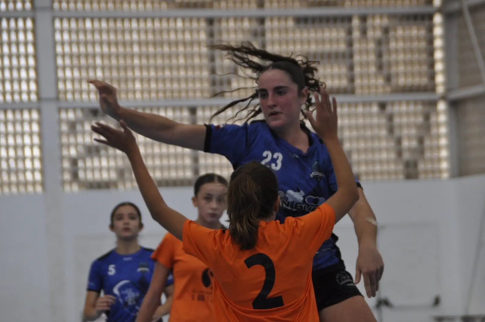 El Grupo Juan Bufí Puchi infantil femenino demuestra su madurez en la pista y se lleva el primer partido copero con autoridad