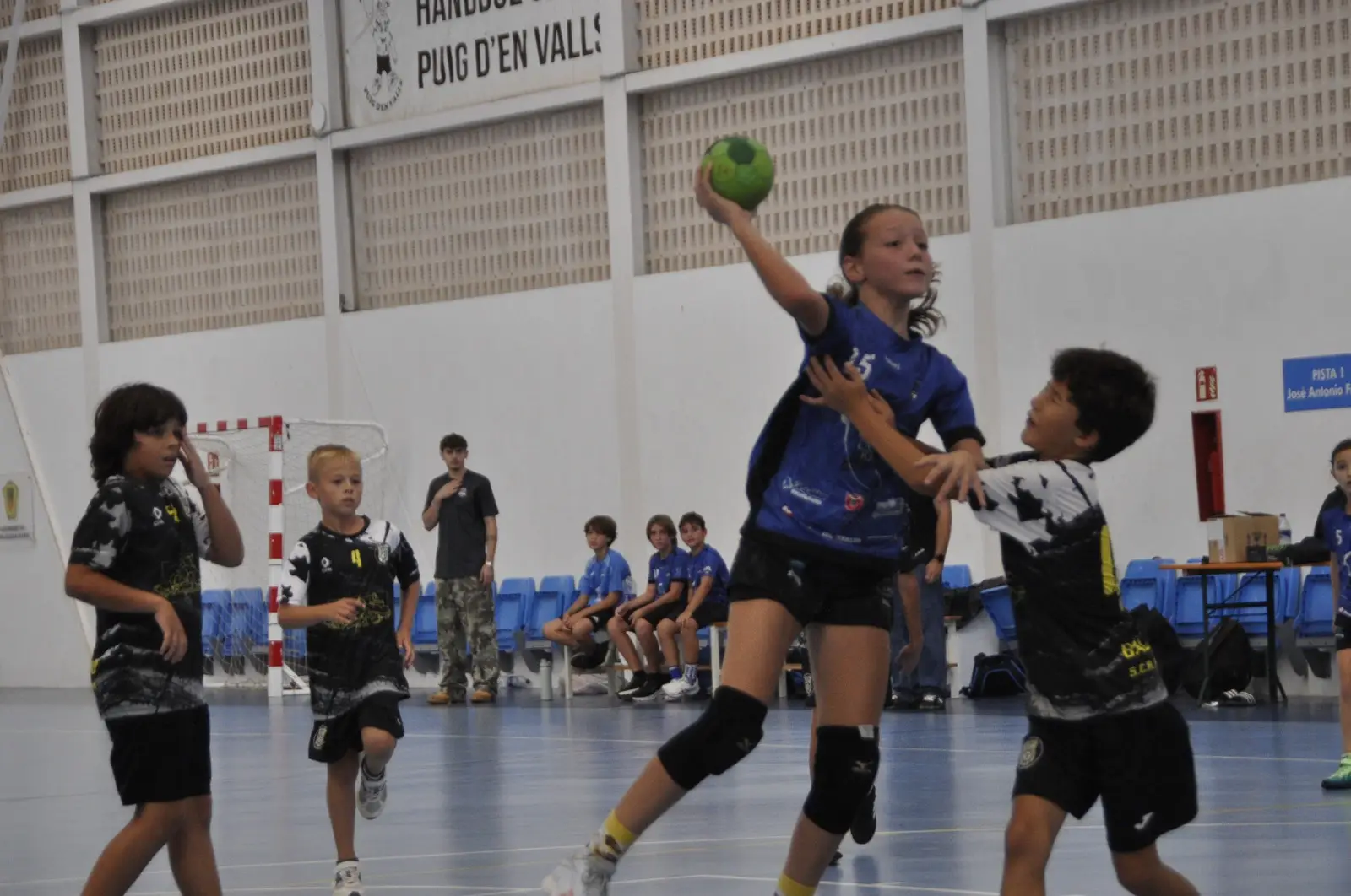 Fluidez, defensa y goles: el alevín mixto Excavaciones Moya Puchi no da opciones al CEIP Santa Eulària en la Copa L'EEE