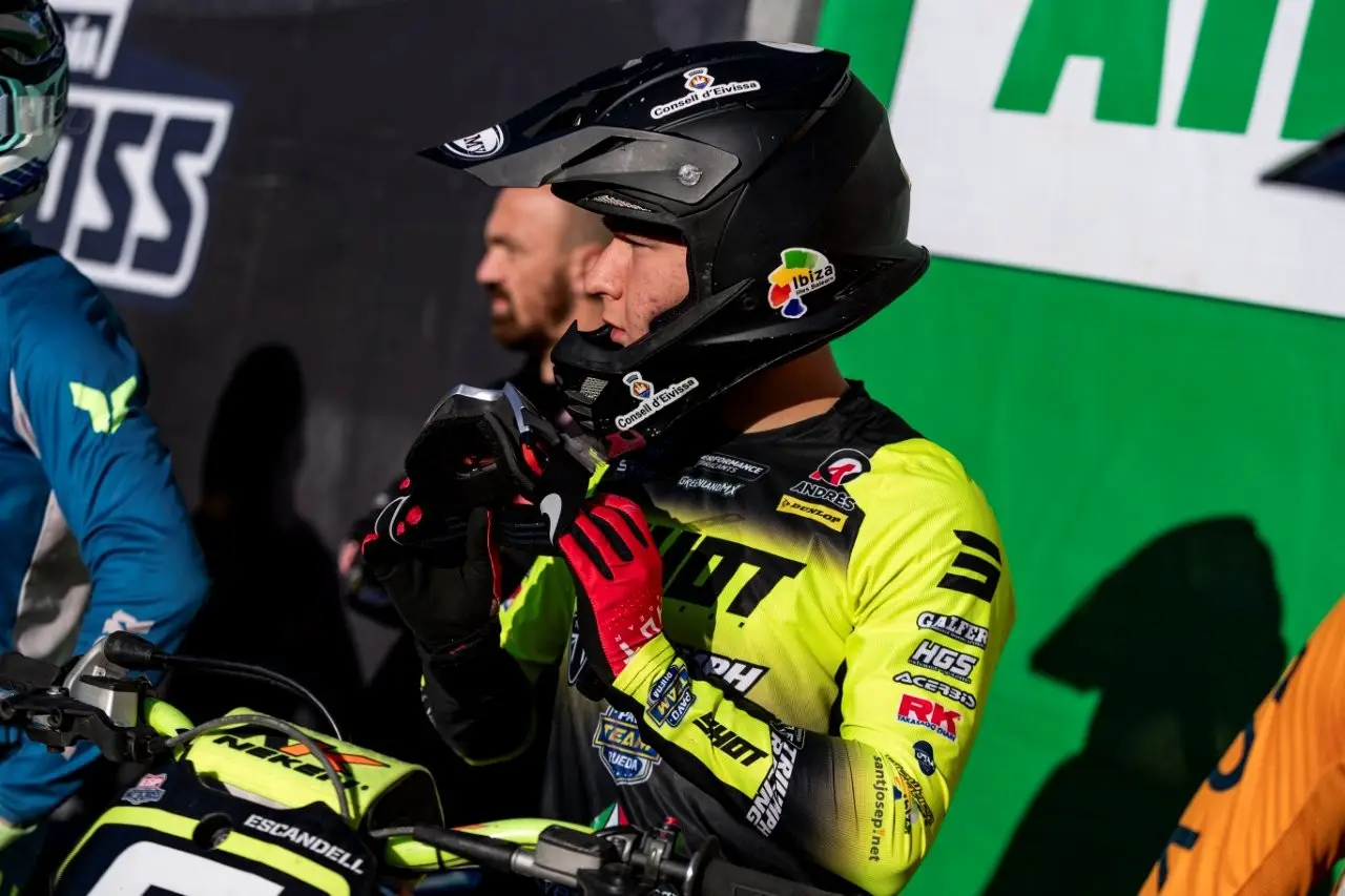 Elías Escandell brilla con Triumph y consigue un magnífico segundo puesto en la final del Campeonato de España de Motocross en Talavera