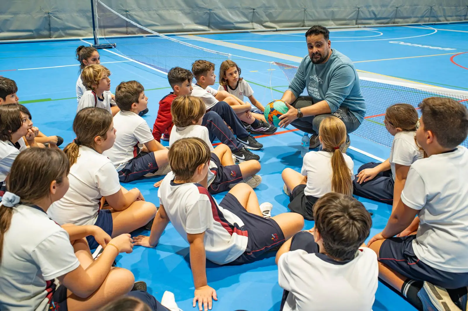 Javier Soto acerca el deporte inclusivo a 250 alumnos del Colegio Nostra Senyora de la Consolació